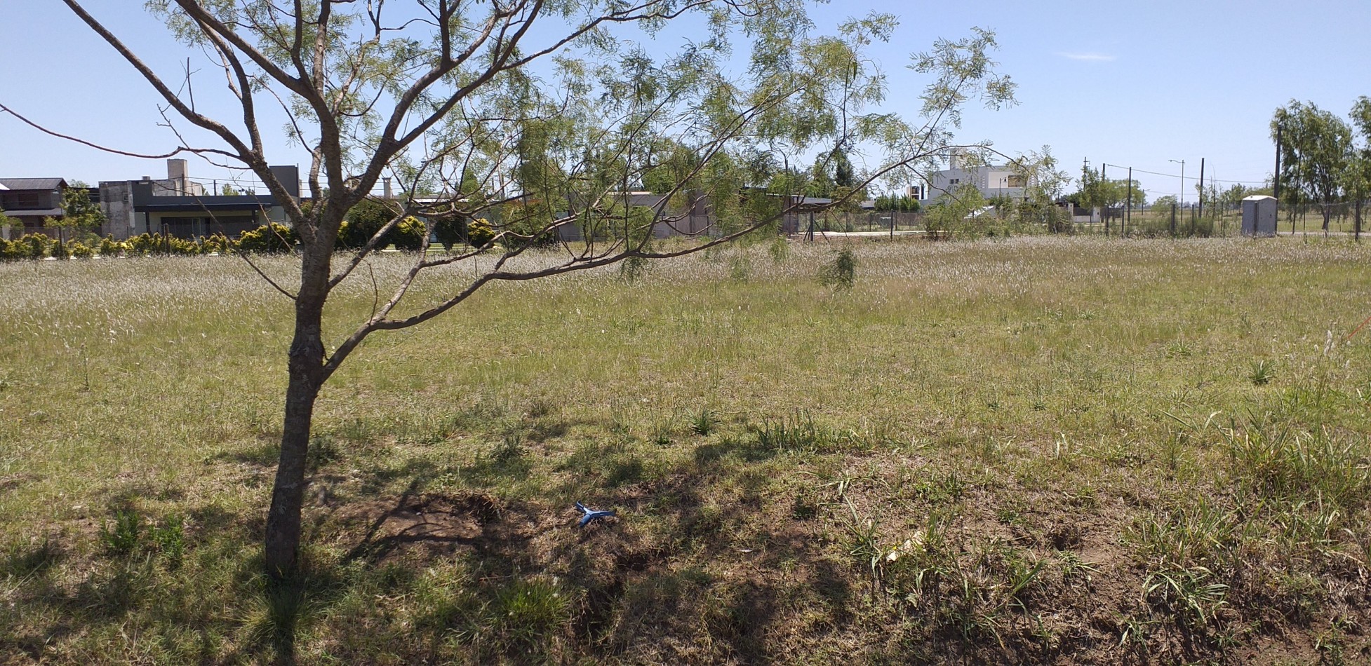 VENTA TERRENO LAS TARDES BARRIO ABIERTO ROLDAN