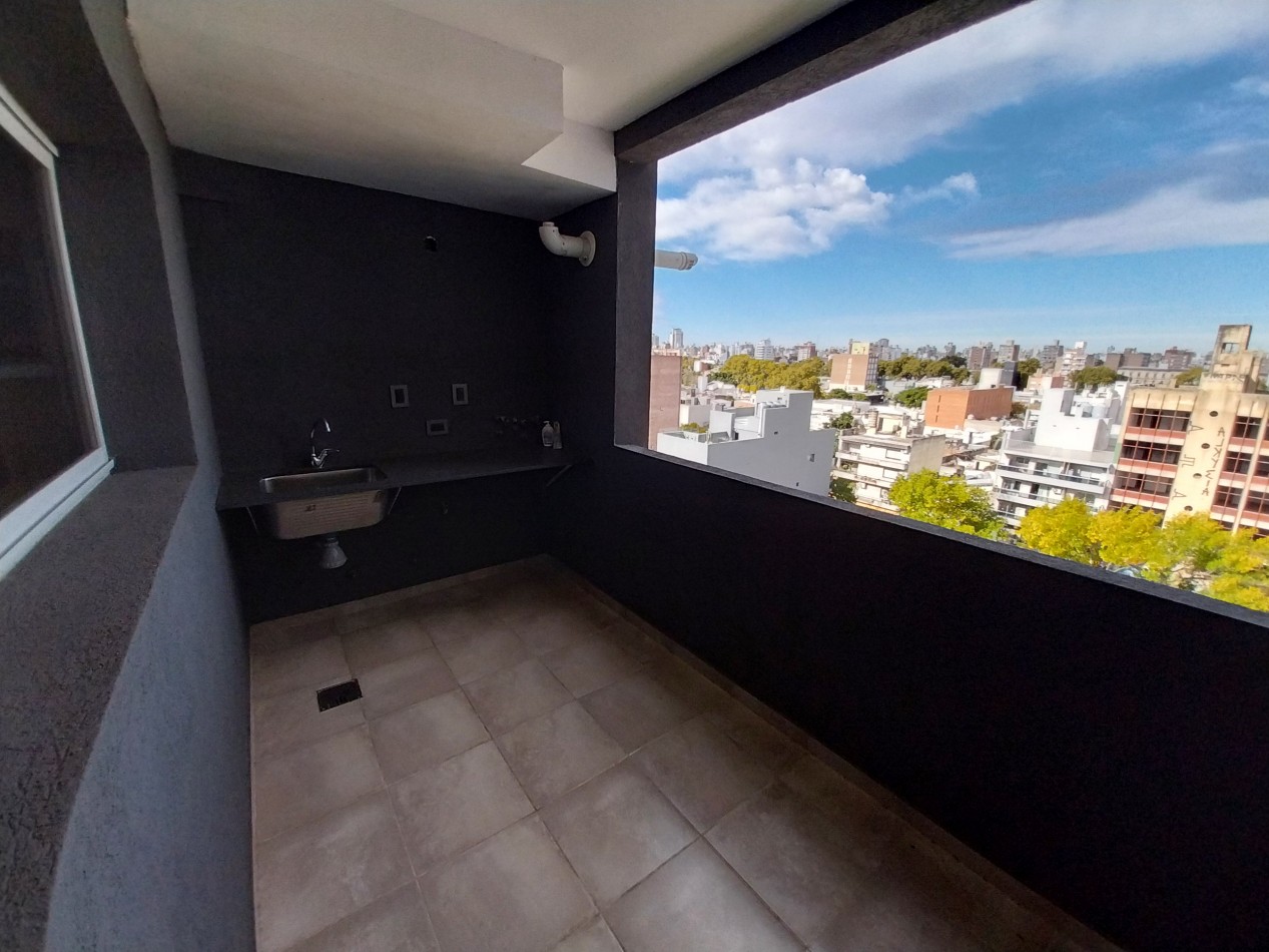 VENTA TREMENDO DEPARTAMENTO SEMIPISO DOS DORMITORIOS CON VISTA AL RIO ESTRENAR