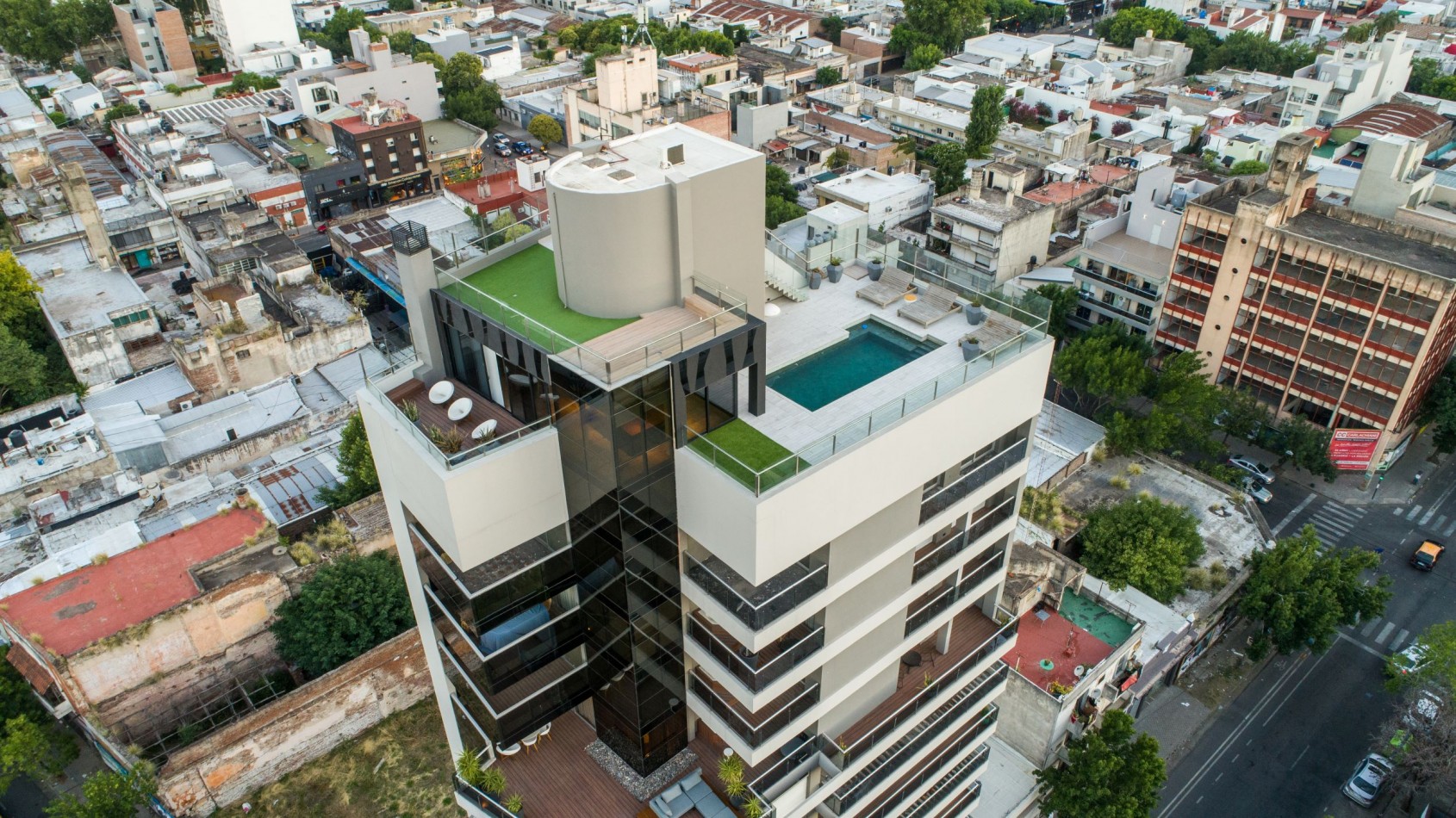 VENTA TREMENDO DEPARTAMENTO SEMIPISO DOS DORMITORIOS CON VISTA AL RIO ESTRENAR