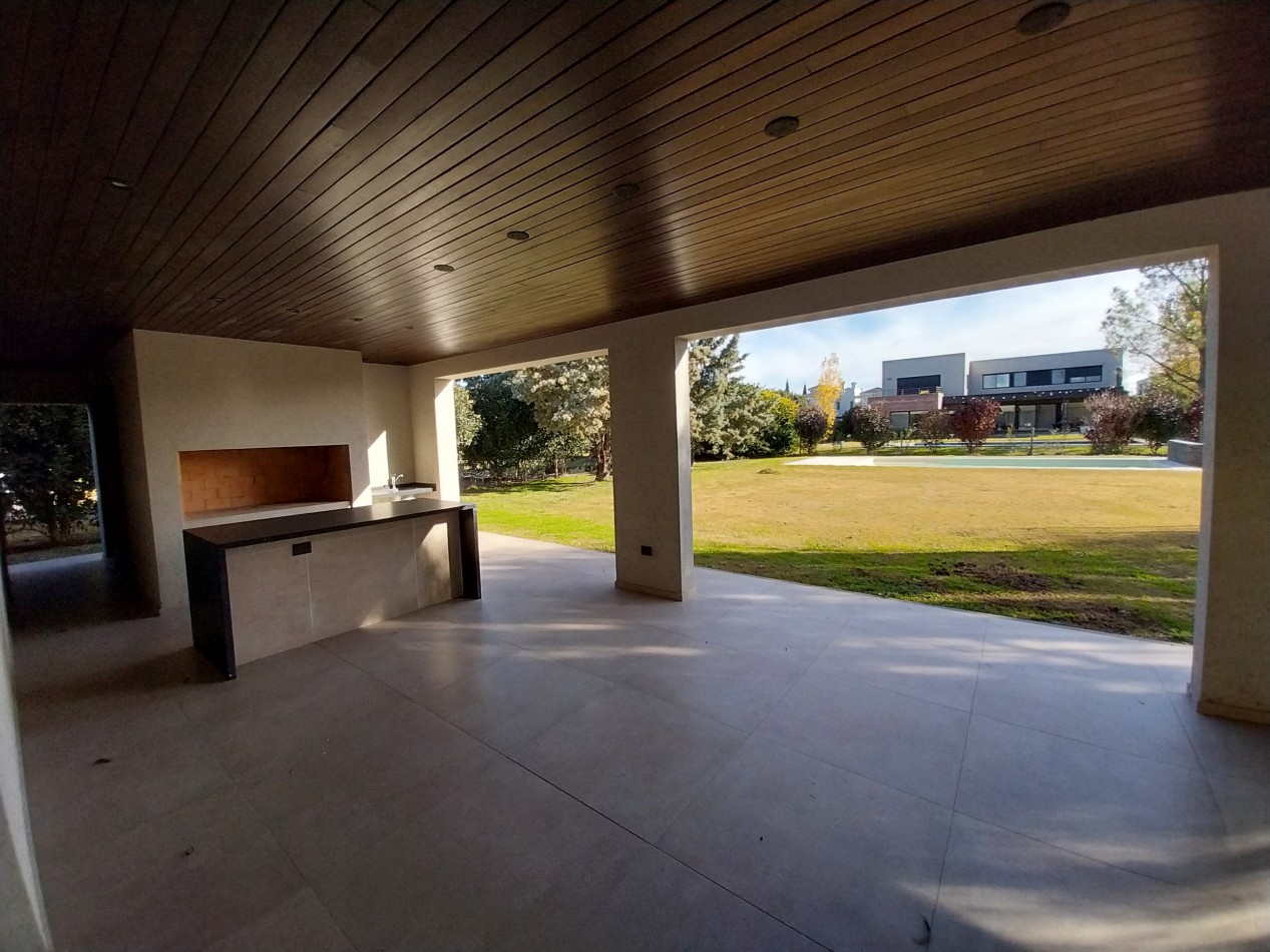 KENTUCKY CLUB DE CAMPO VENTA EXCLUSIVA CASA CUATRO DORMITORIOS 