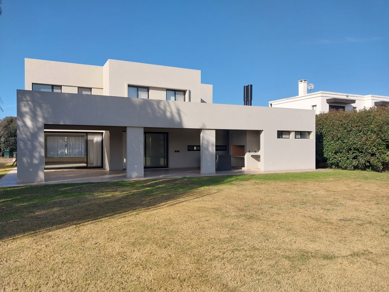 KENTUCKY CLUB DE CAMPO VENTA EXCLUSIVA CASA CUATRO DORMITORIOS 