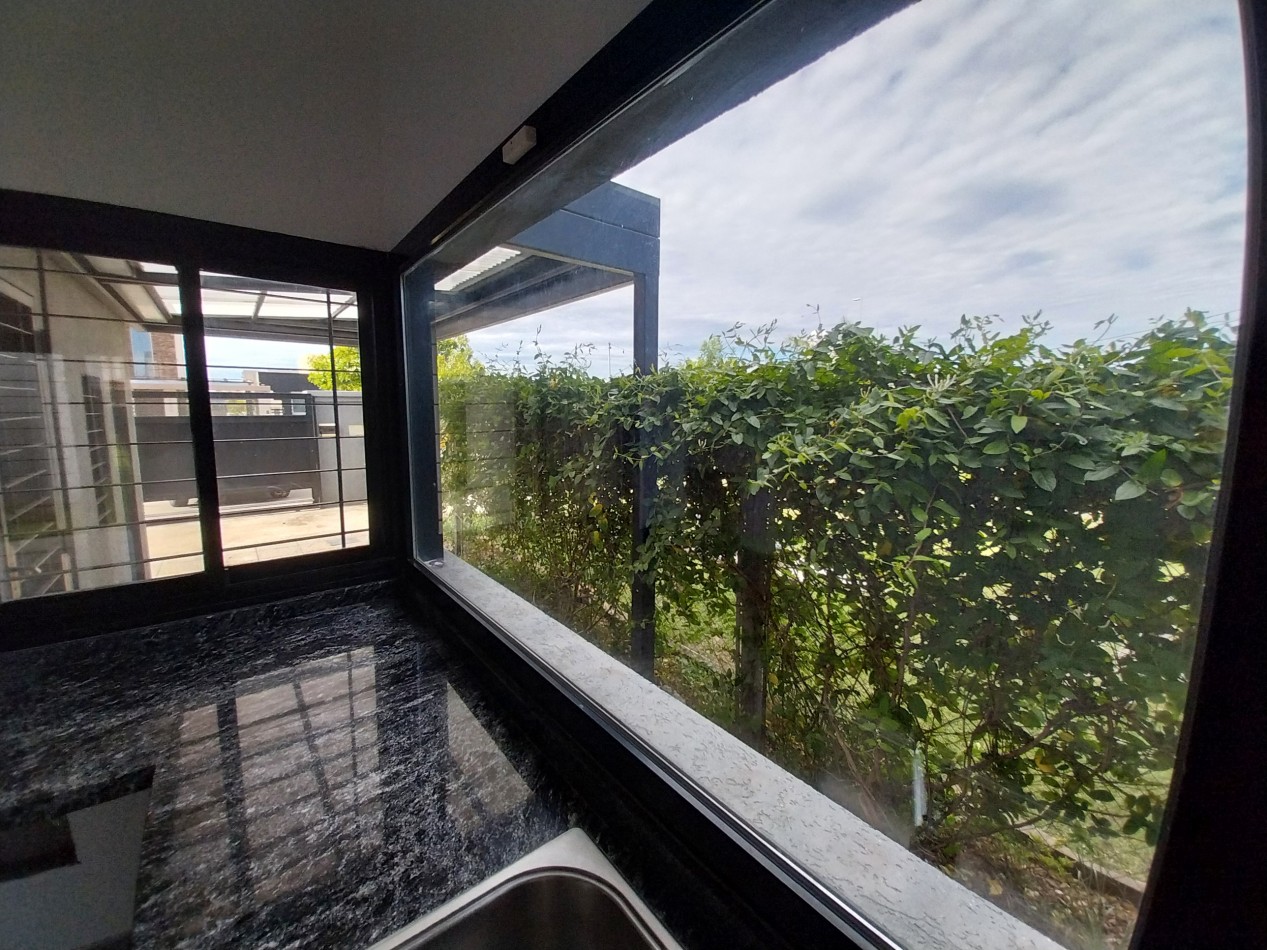 ALQUILER PERMANENTE CASA TRES DORMITORIOS CON PILETA DON MATEO ETAPA 1