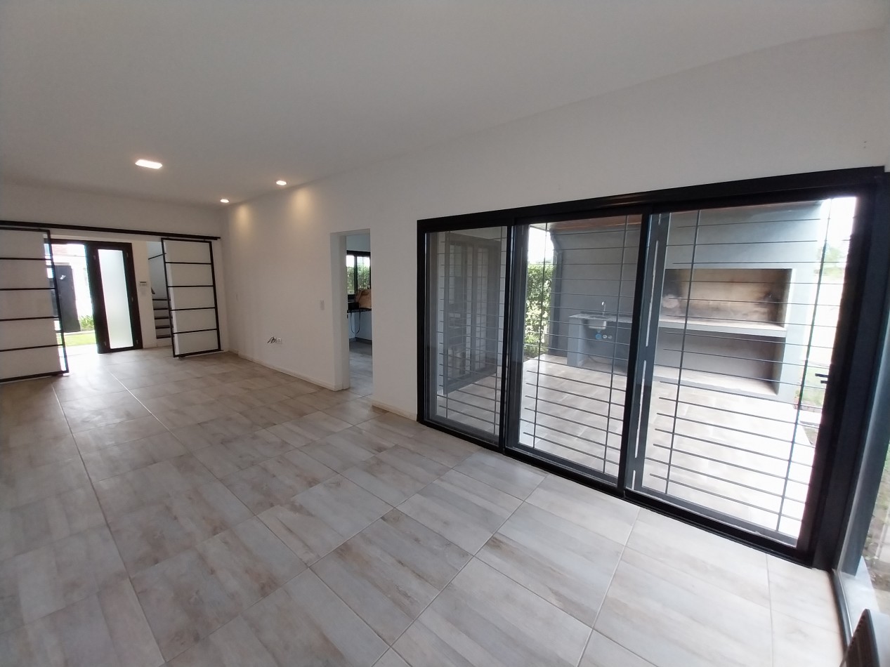 ALQUILER PERMANENTE CASA TRES DORMITORIOS CON PILETA DON MATEO ETAPA 1