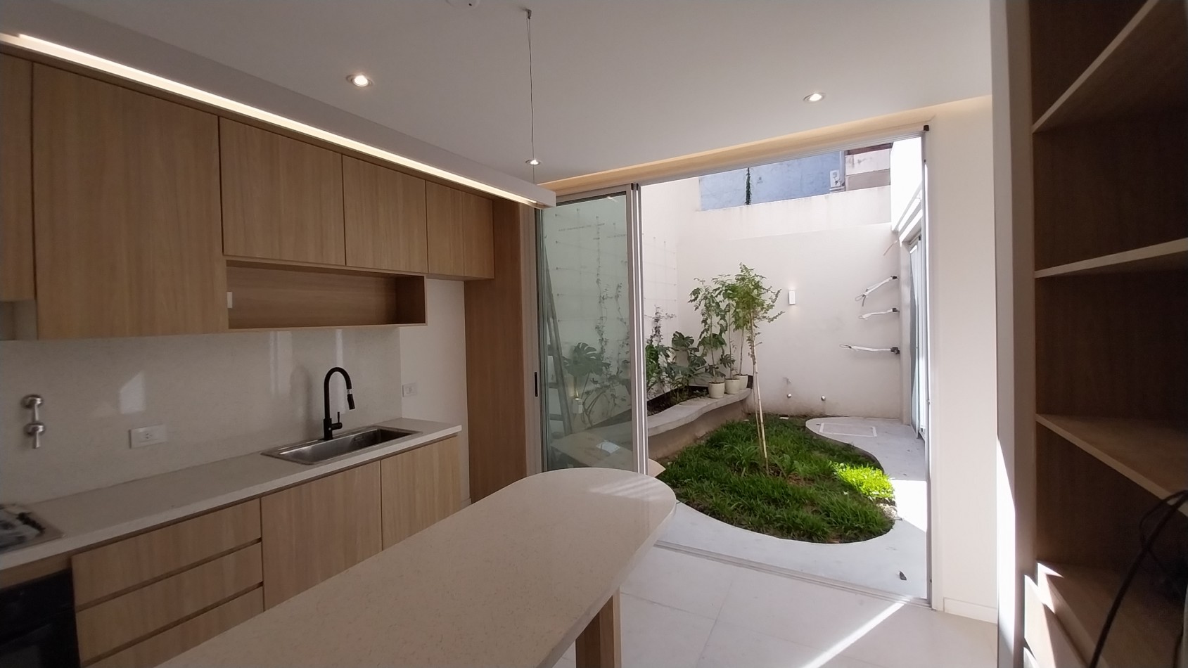VENTA CASA TRES DORMITORIOS PASILLO BALCARCE Y 9 DE JULIO ESTRENAR
