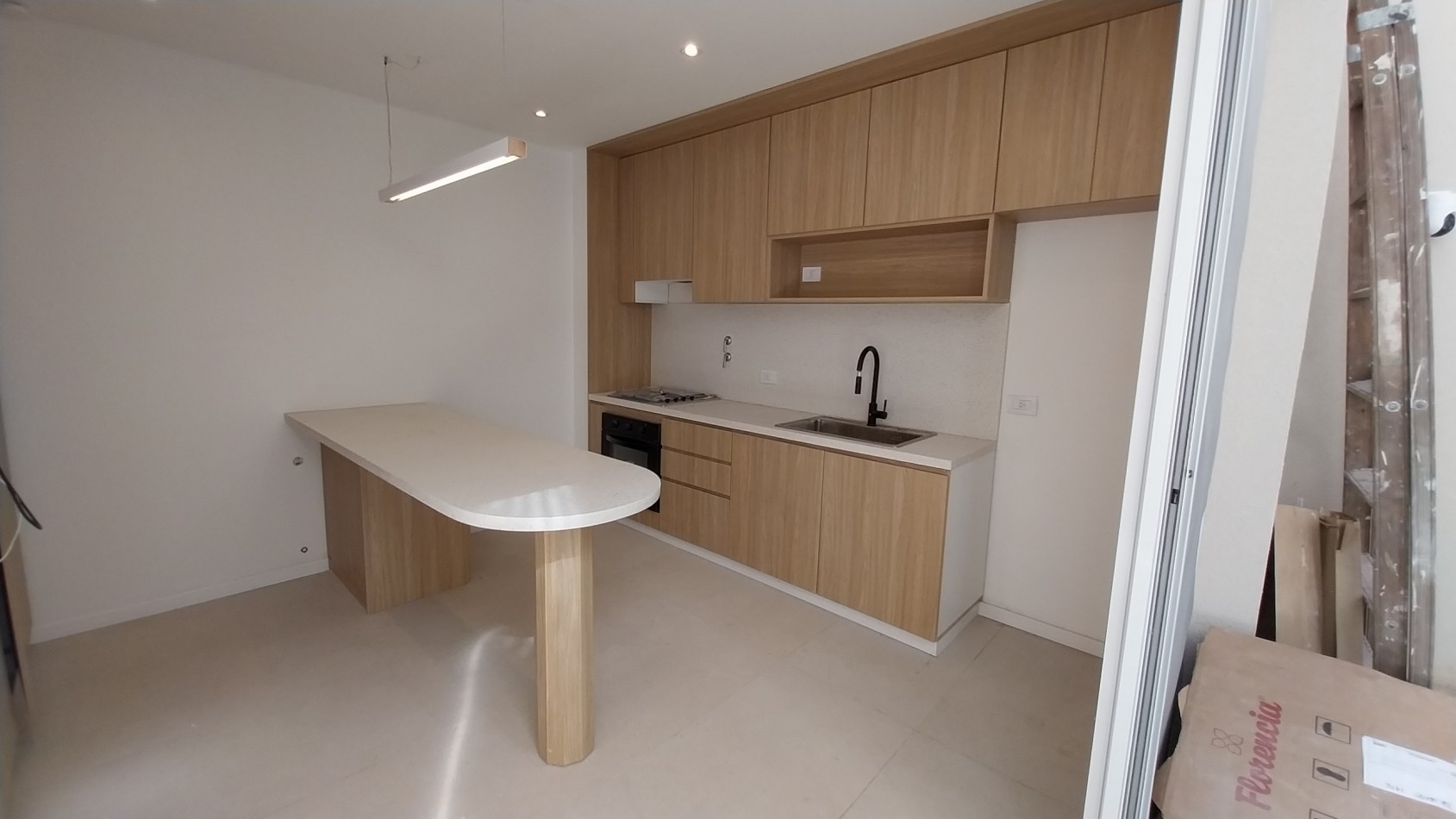 VENTA CASA TRES DORMITORIOS PASILLO BALCARCE Y 9 DE JULIO ESTRENAR