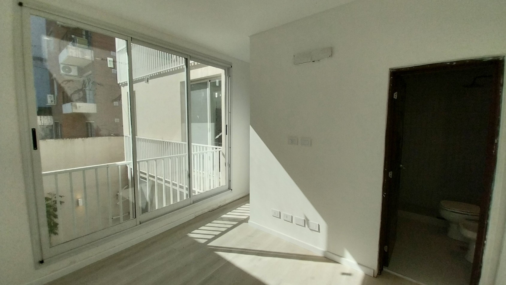 VENTA CASA TRES DORMITORIOS PASILLO BALCARCE Y 9 DE JULIO ESTRENAR