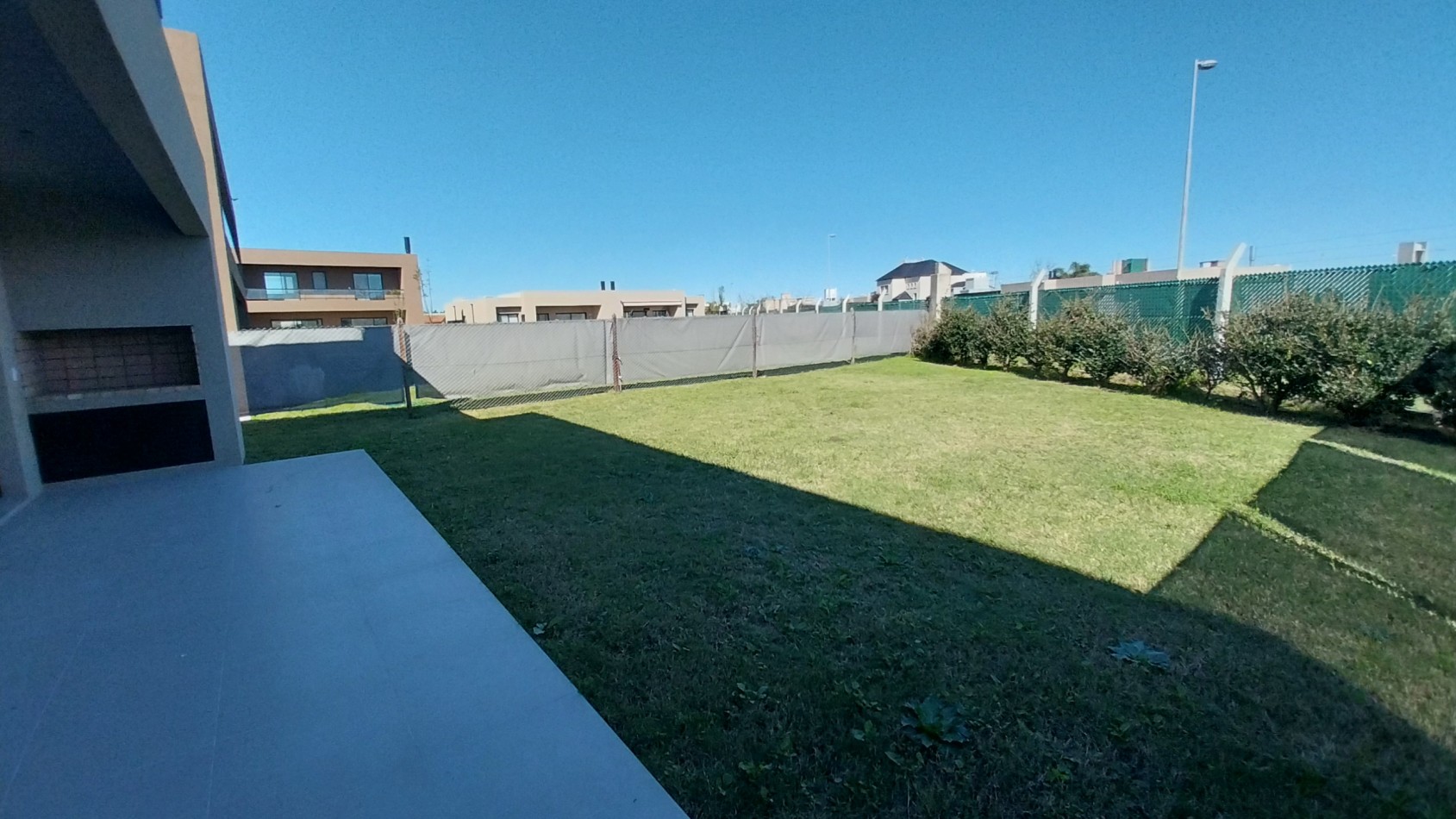 ALQUILER PERMANENTE CASA DOS DORMITORIOS CONDOMINIOS DON MATEO BARRIO PRIVADO FUNES