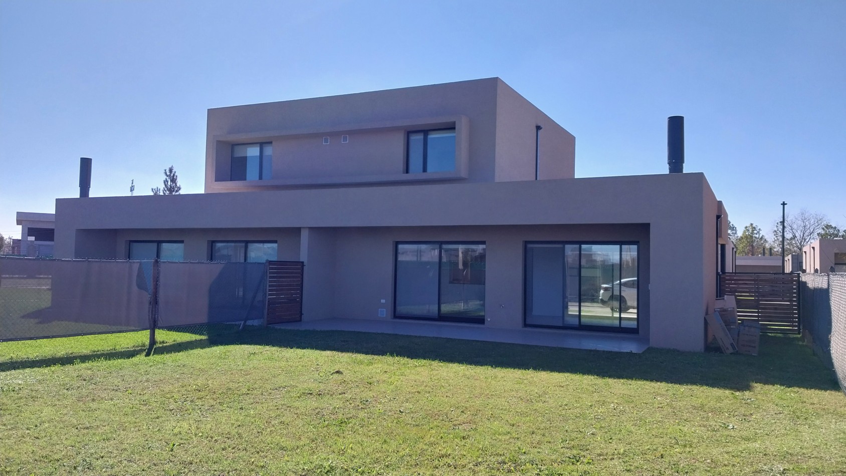 ALQUILER PERMANENTE CASA DOS DORMITORIOS CONDOMINIOS DON MATEO BARRIO PRIVADO FUNES