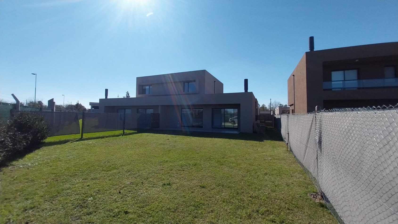 ALQUILER PERMANENTE CASA DOS DORMITORIOS CONDOMINIOS DON MATEO BARRIO PRIVADO FUNES