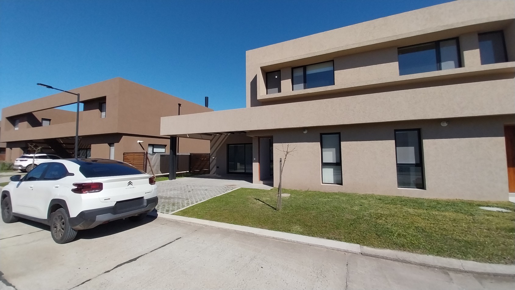 ALQUILER PERMANENTE CASA DOS DORMITORIOS CONDOMINIOS DON MATEO BARRIO PRIVADO FUNES