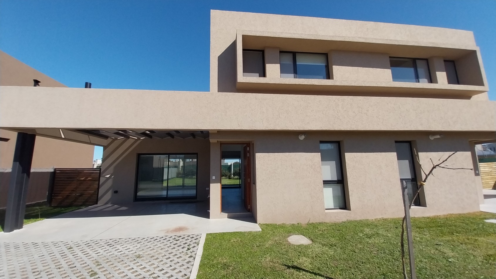 ALQUILER PERMANENTE CASA DOS DORMITORIOS CONDOMINIOS DON MATEO BARRIO PRIVADO FUNES