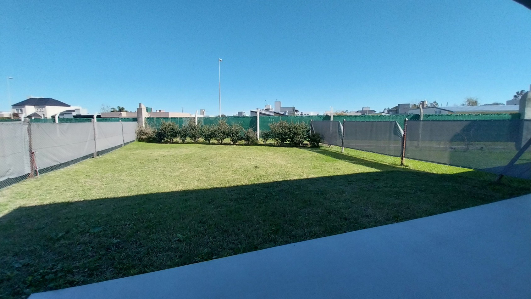 ALQUILER PERMANENTE CASA DOS DORMITORIOS CONDOMINIOS DON MATEO BARRIO PRIVADO FUNES