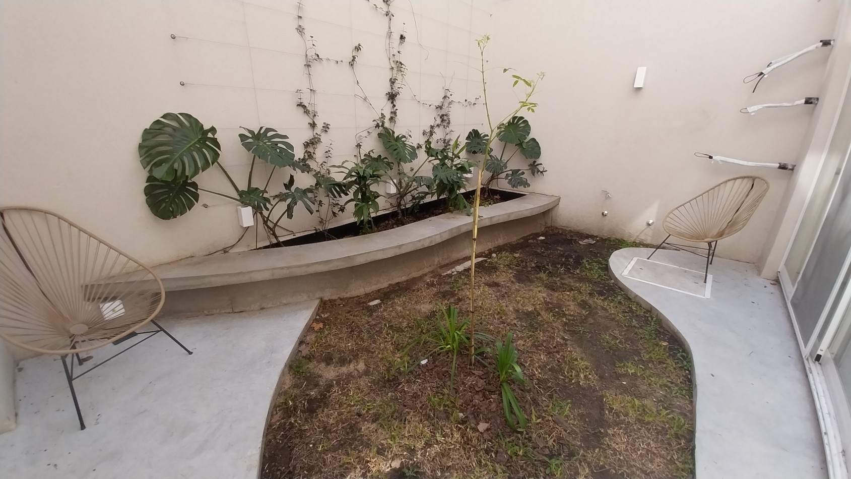  A METROS DE TRIBUNALES!!!! VENTA CASA TRES DORMITORIOS PASILLO BALCARCE Y ZEBALLOS ESTRENAR