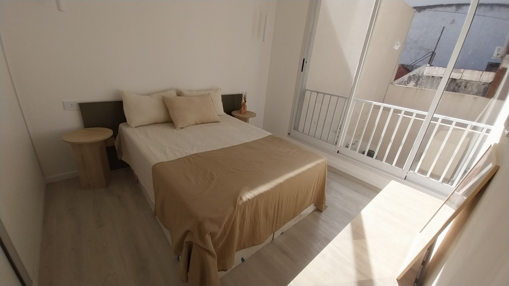  A METROS DE TRIBUNALES!!!! VENTA CASA TRES DORMITORIOS PASILLO BALCARCE Y ZEBALLOS ESTRENAR