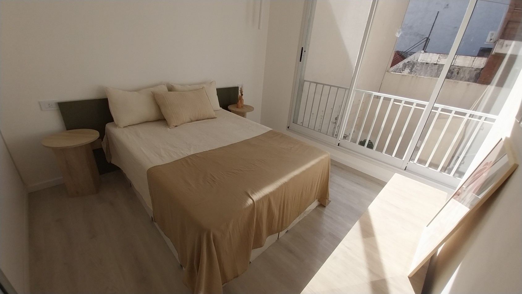  A METROS DE TRIBUNALES!!!! VENTA CASA TRES DORMITORIOS PASILLO BALCARCE Y ZEBALLOS ESTRENAR