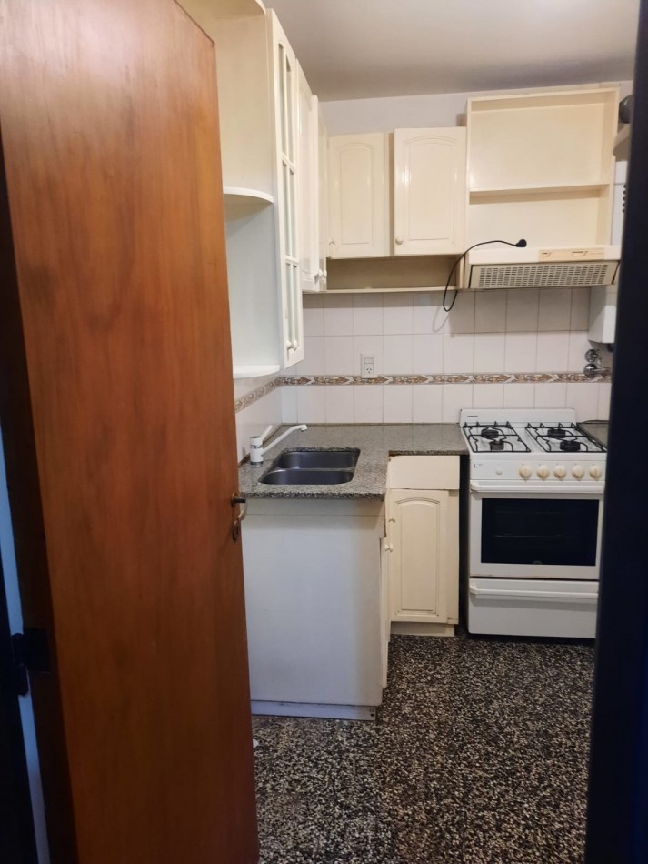 OPORTUNIDAD IMPERDIBLE! VENTA DEPARTAMENTO UN DORMITORIO RIOJA 2500