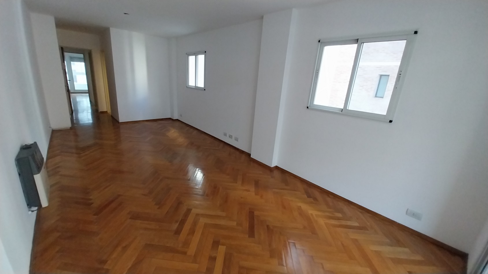 ZONA RIO! VENTA DEPARTAMENTO DOS DORMITORIOS CON COCHERA GUEMES Y MORENO
