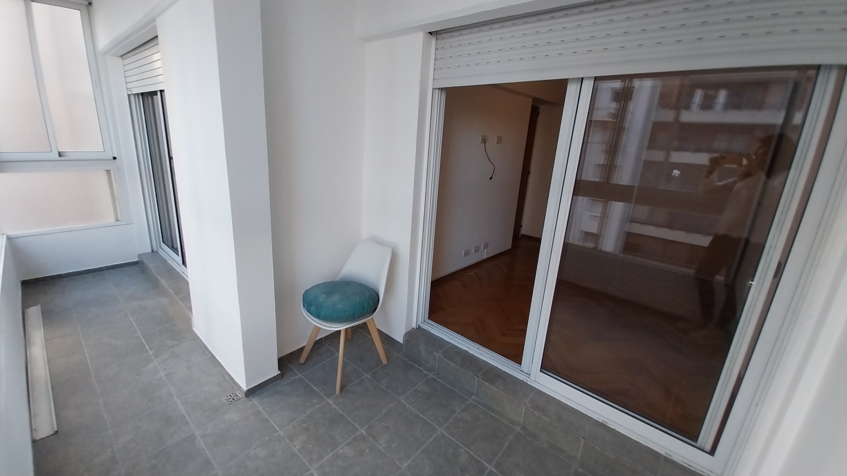 ZONA RIO! VENTA DEPARTAMENTO DOS DORMITORIOS CON COCHERA GUEMES Y MORENO