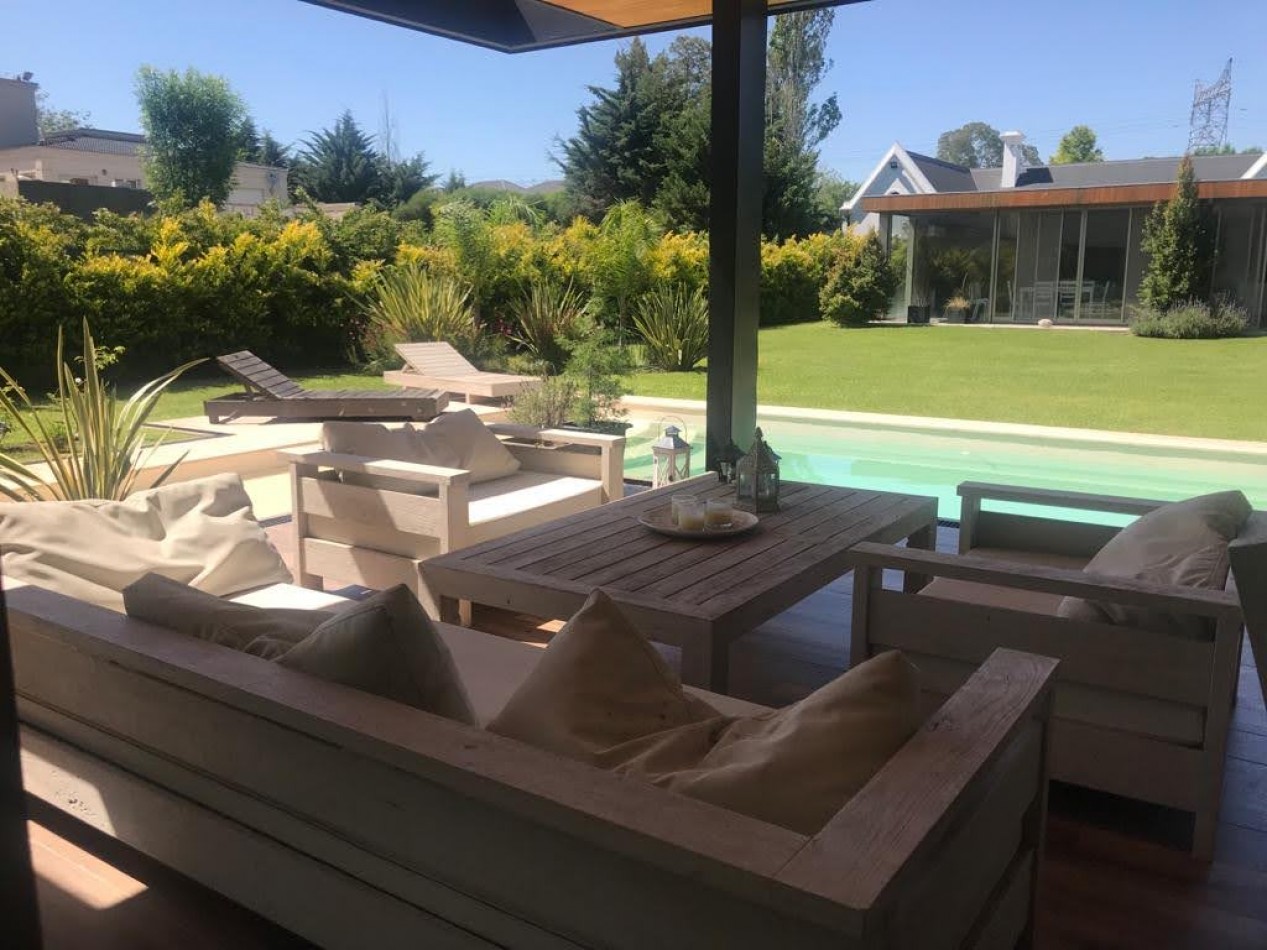 VENTA IMPORTANTE  CASA 4 DORMITORIOS EN ALDEA FISHERTON 