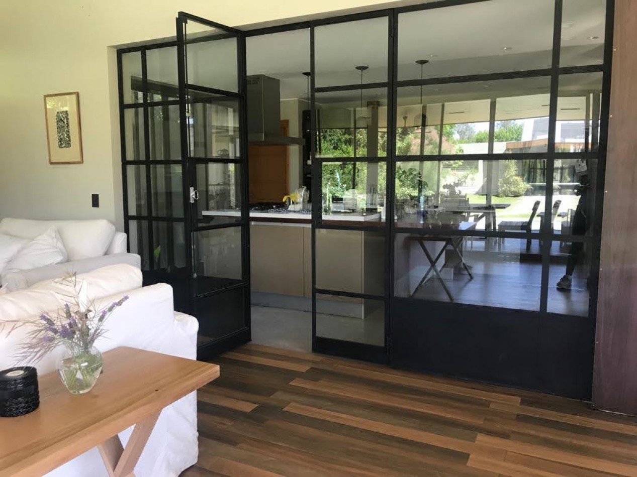 VENTA IMPORTANTE  CASA 4 DORMITORIOS EN ALDEA FISHERTON 