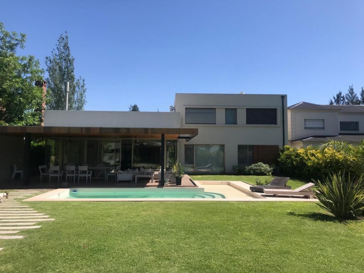 VENTA IMPORTANTE  CASA 4 DORMITORIOS EN ALDEA FISHERTON 