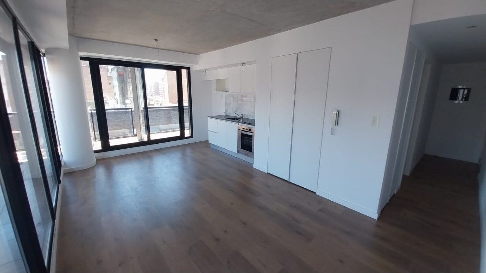 TRIBUNALES VENTA DEPARTAMENTO UN DORMITORIO ZEBALLOS Y DORREGO EN ESQUINA