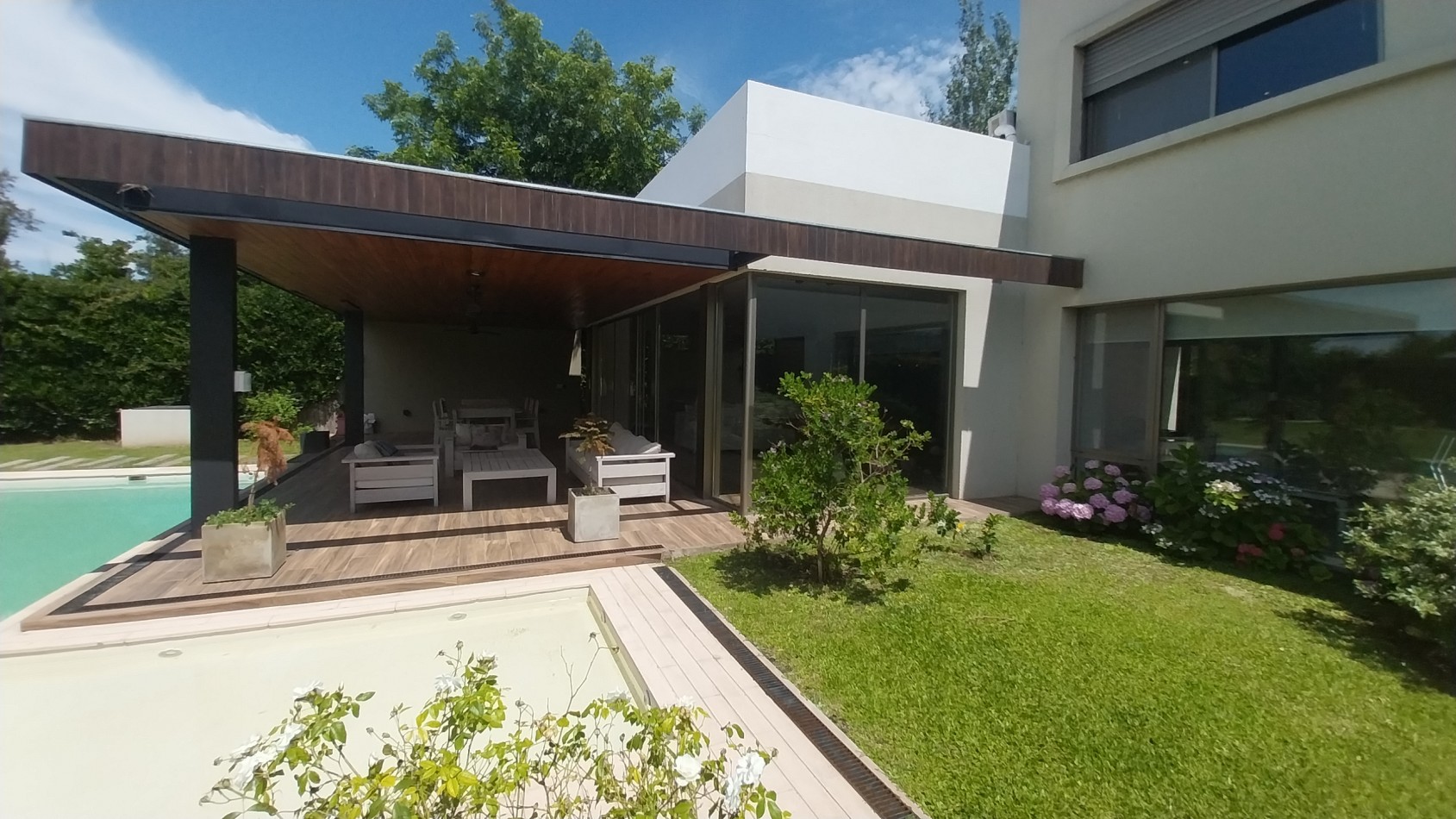 VENTA IMPORTANTE  CASA 4 DORMITORIOS EN ALDEA FISHERTON 