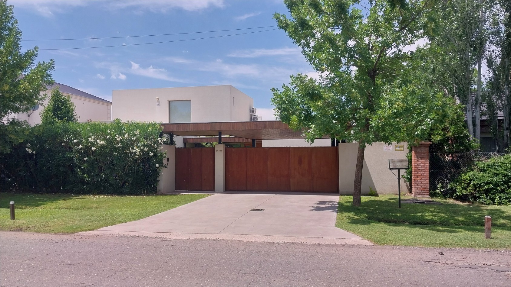 VENTA IMPORTANTE  CASA 4 DORMITORIOS EN ALDEA FISHERTON 