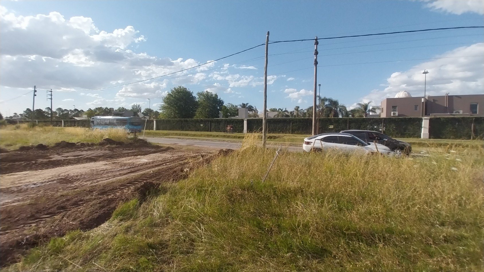 FUNES VENTA TERRENO USO COMERCIAL  Y DESARROLLO  ESQUINERO AVENIDA FUERZA AEREA Y LOS GIRASOLES 