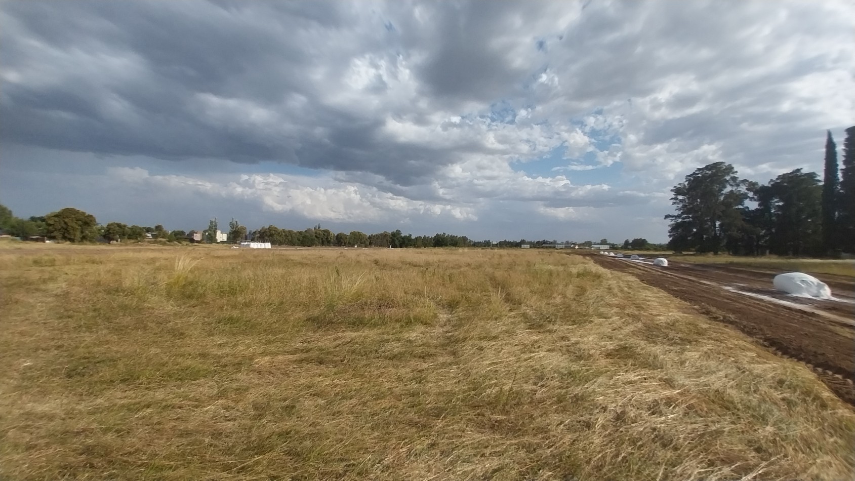 FUNES VENTA TERRENO USO COMERCIAL  Y DESARROLLO  ESQUINERO AVENIDA FUERZA AEREA Y LOS GIRASOLES 