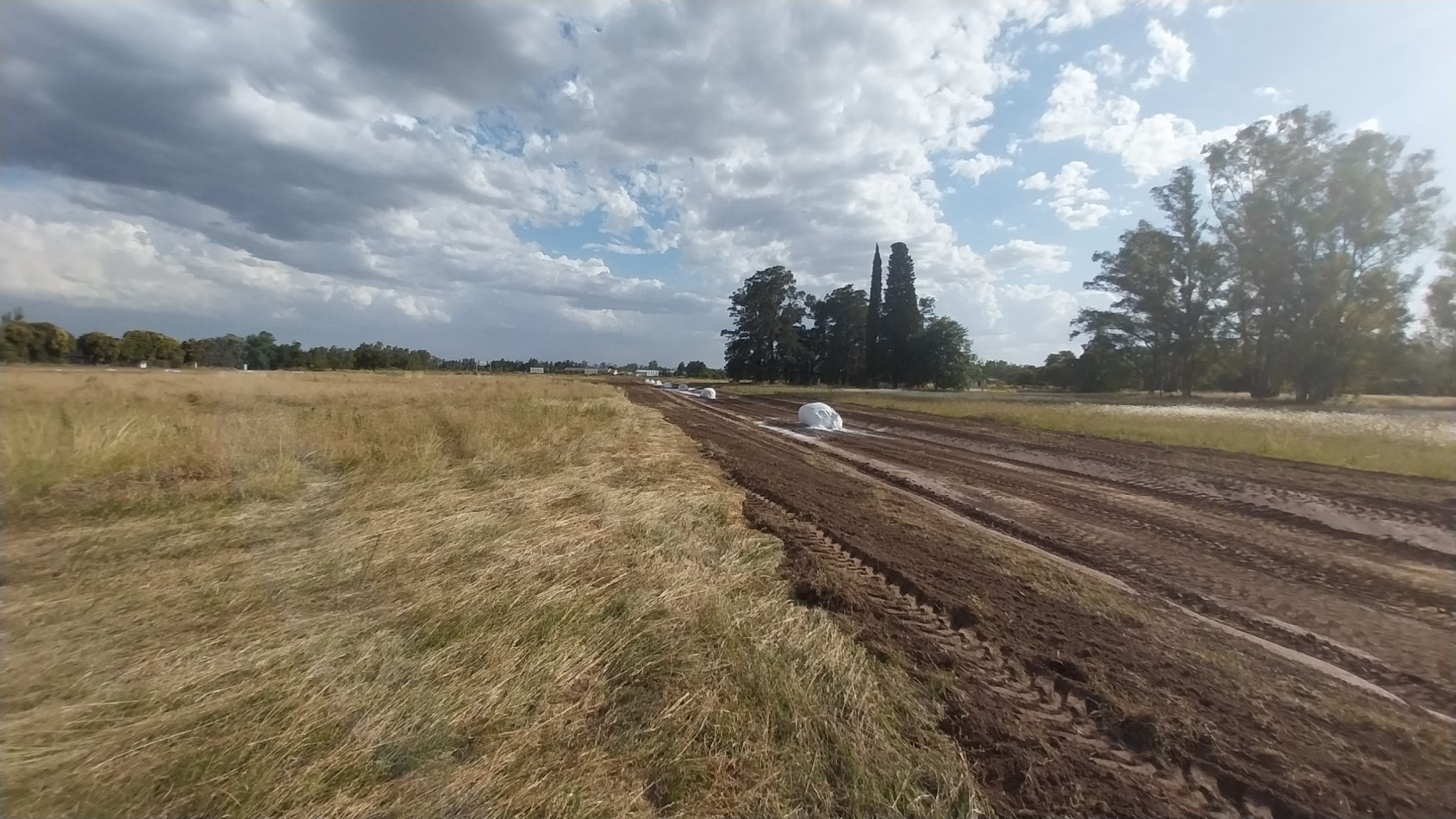 FUNES VENTA TERRENO USO COMERCIAL Y DESARROLLO  AVENIDA FUERZA AEREA Y LOS GIRASOLES