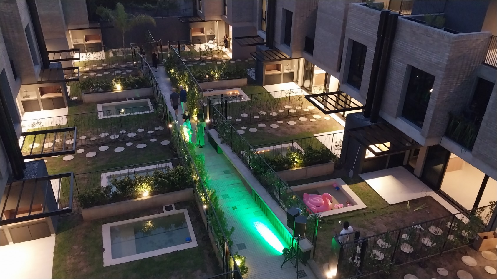 FISHERTON ESTRENAR VENTA CASA CUATRO DORMITORIOS CON PILETA Y PARRILLERO AMENITIES