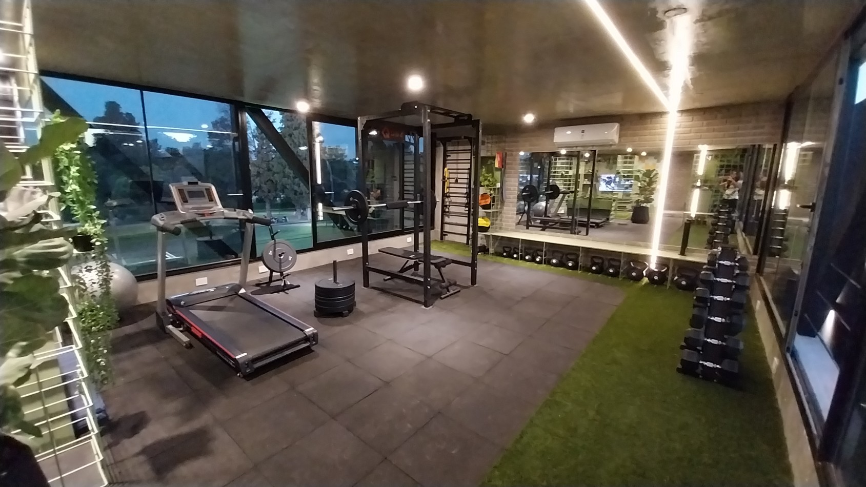 FISHERTON Venta Casa Tres Dormitorios Con Pileta Y Parrillero  Wilde y Tucuman  ESTRENAR