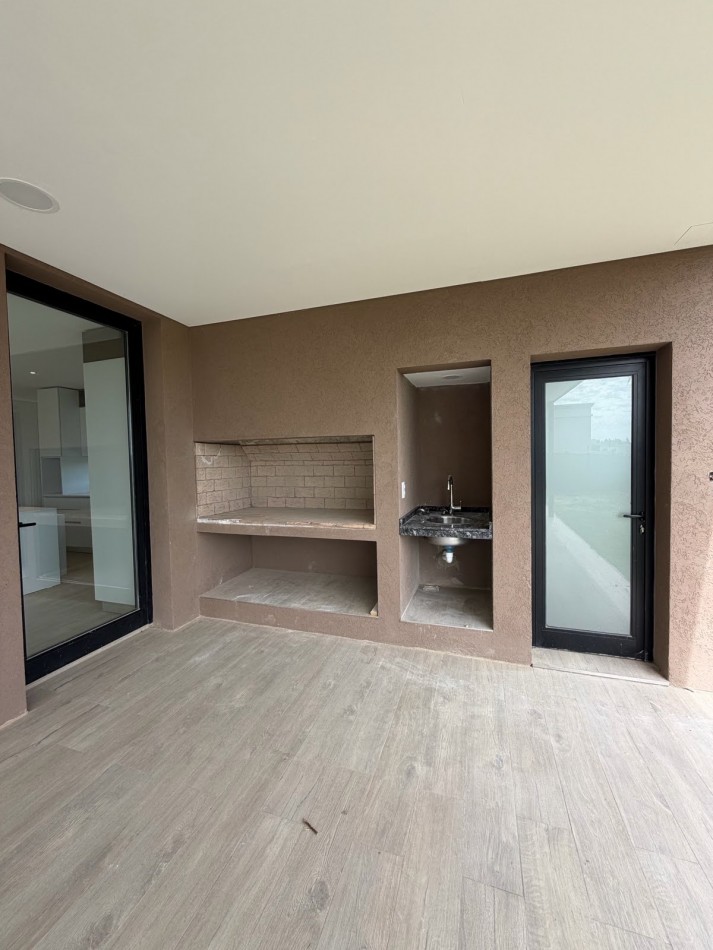 FISHERTON VENTA CASA TRES DORMITORIOS LOS PASOS DEL JOCKEY 4 BARRIO PRIVADO ENTREGA 50% SALDO 48 CUOTAS