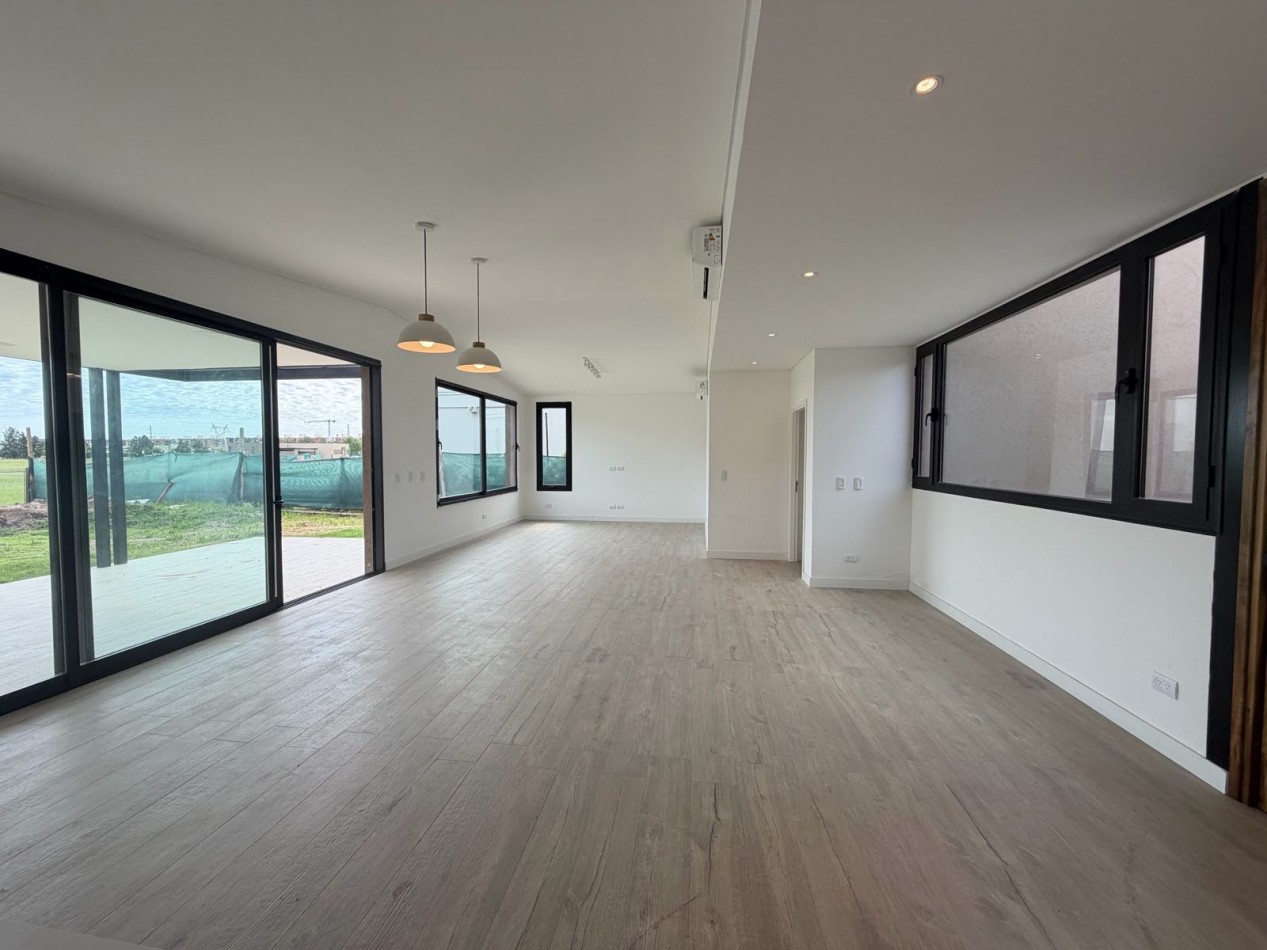 FISHERTON VENTA CASA TRES DORMITORIOS LOS PASOS DEL JOCKEY 4 BARRIO PRIVADO ENTREGA 50% SALDO 48 CUOTAS