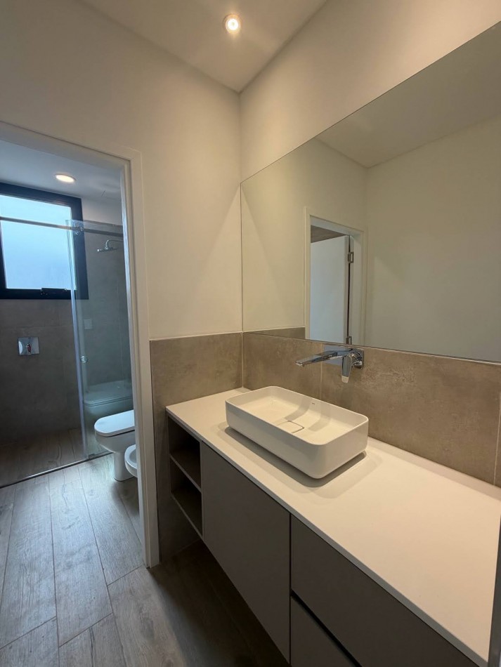 FISHERTON VENTA CASA TRES DORMITORIOS LOS PASOS DEL JOCKEY 4 BARRIO PRIVADO ENTREGA 50% SALDO 48 CUOTAS