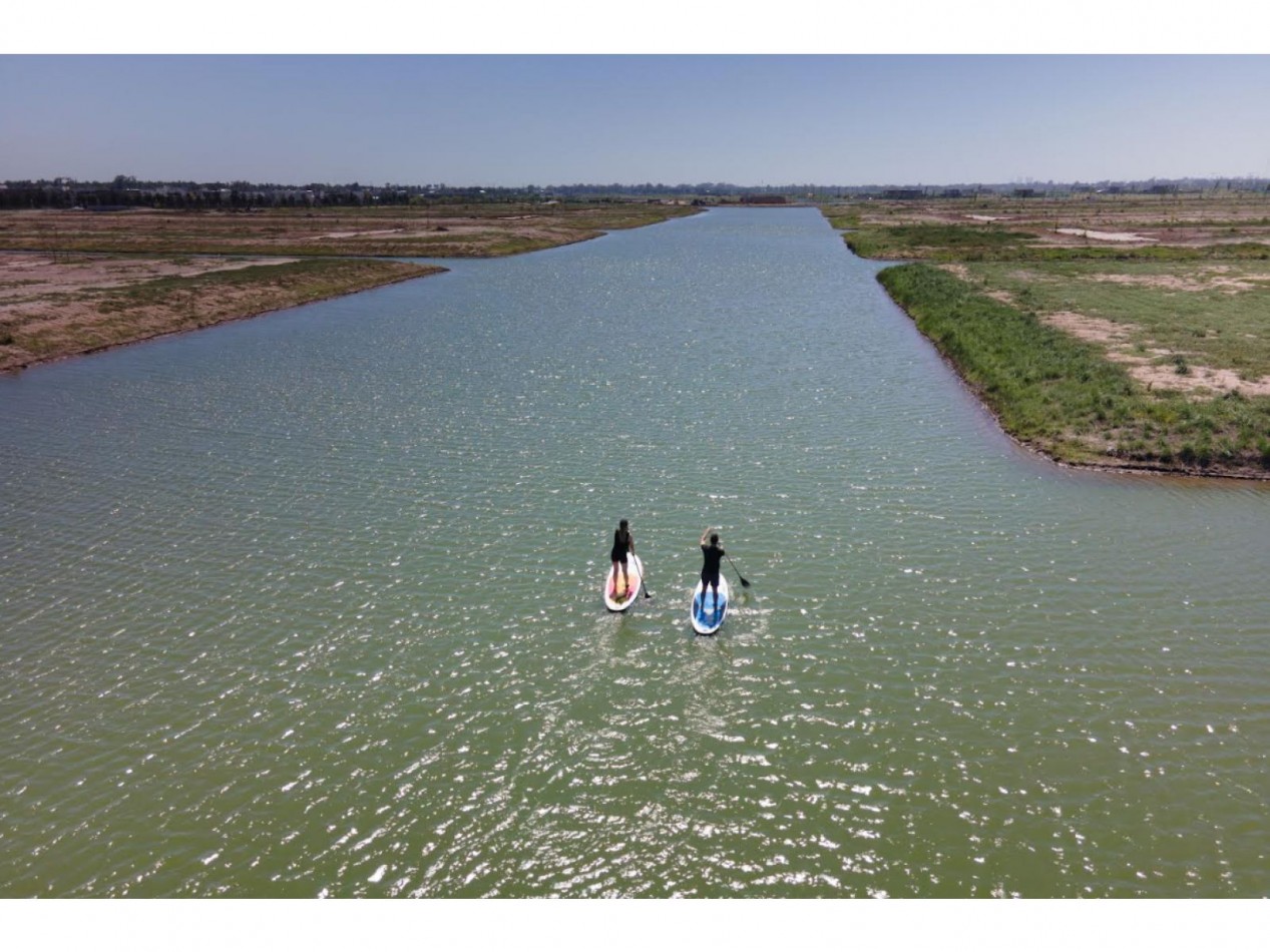 FUNES VENTA  TERRENO AGUADAS LAKE !