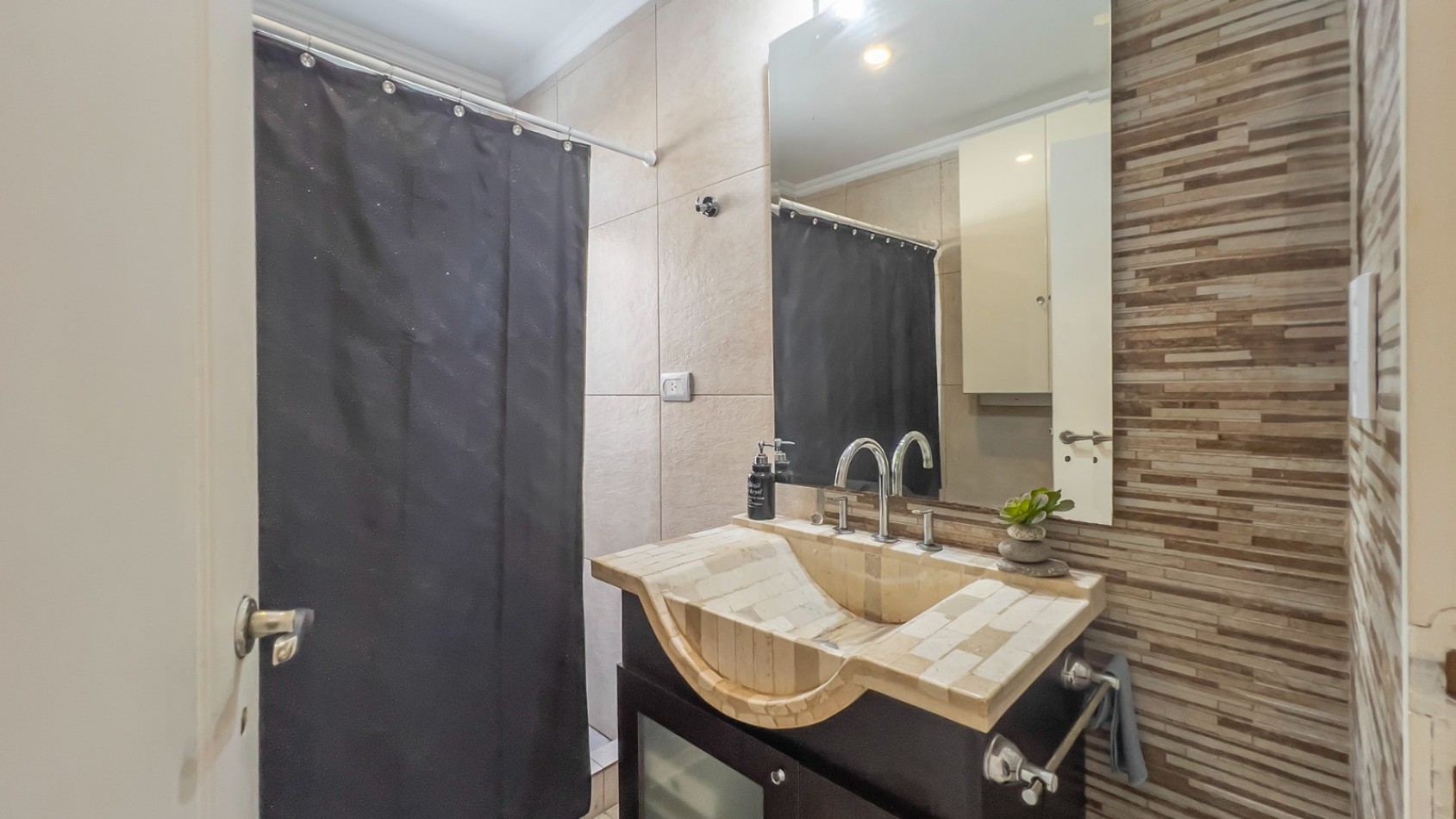 FUNES CITY VENTA CASA DOS DORMITORIOS  FLORENCIO VARELA AL 600