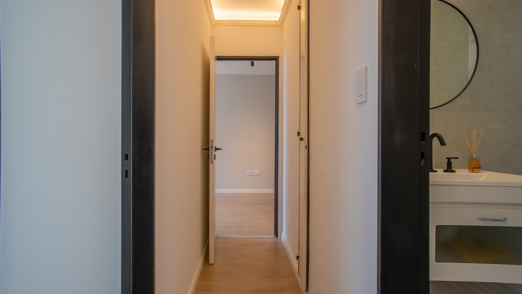 ZONA CENTRO RIO  VENTA DEPARTAMENTO TRES DORMITORIOS FRENTE  EN ITALIA AL 600