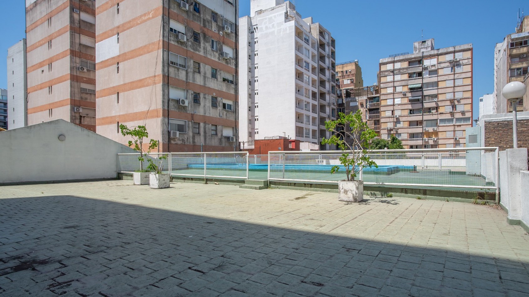 ZONA CENTRO RIO  VENTA DEPARTAMENTO TRES DORMITORIOS FRENTE  EN ITALIA AL 600