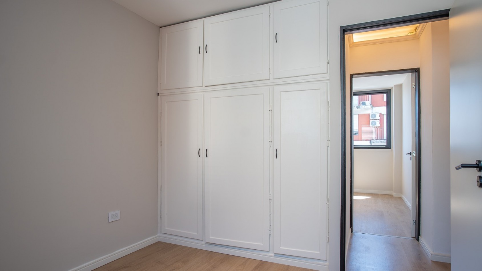 ZONA CENTRO RIO  VENTA DEPARTAMENTO TRES DORMITORIOS FRENTE  EN ITALIA AL 600