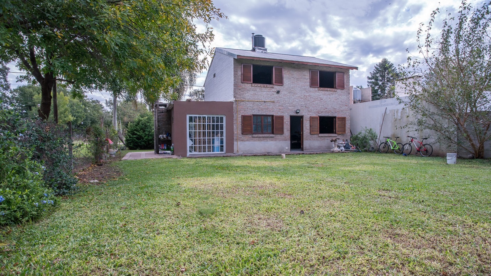 FUNES VENTA CASA TRES DORMITORIOS CIMARRON 2500