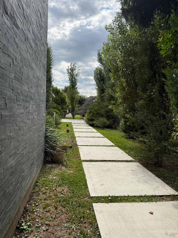 KENTUCKY CLUB DE CAMPO VENTA CASA CUATRO DORMITORIOS