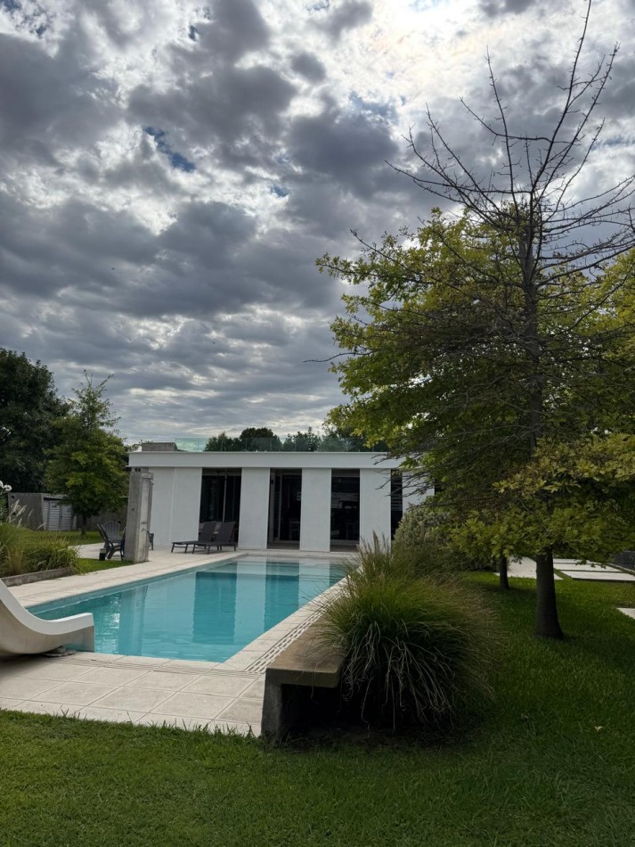 KENTUCKY CLUB DE CAMPO VENTA CASA CUATRO DORMITORIOS