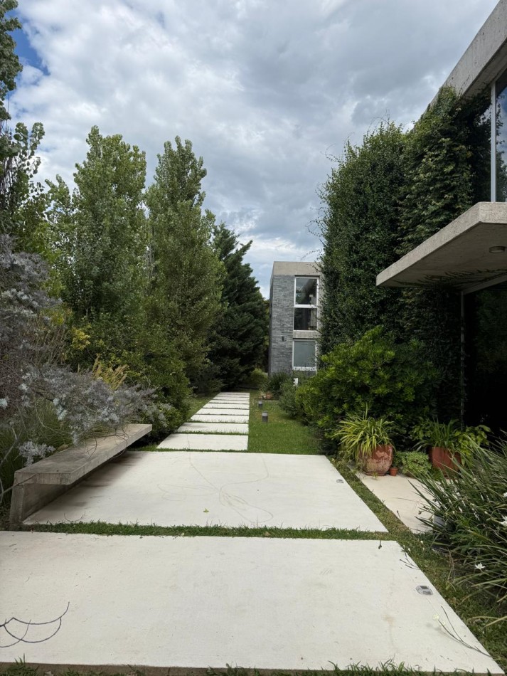 KENTUCKY CLUB DE CAMPO VENTA CASA CUATRO DORMITORIOS