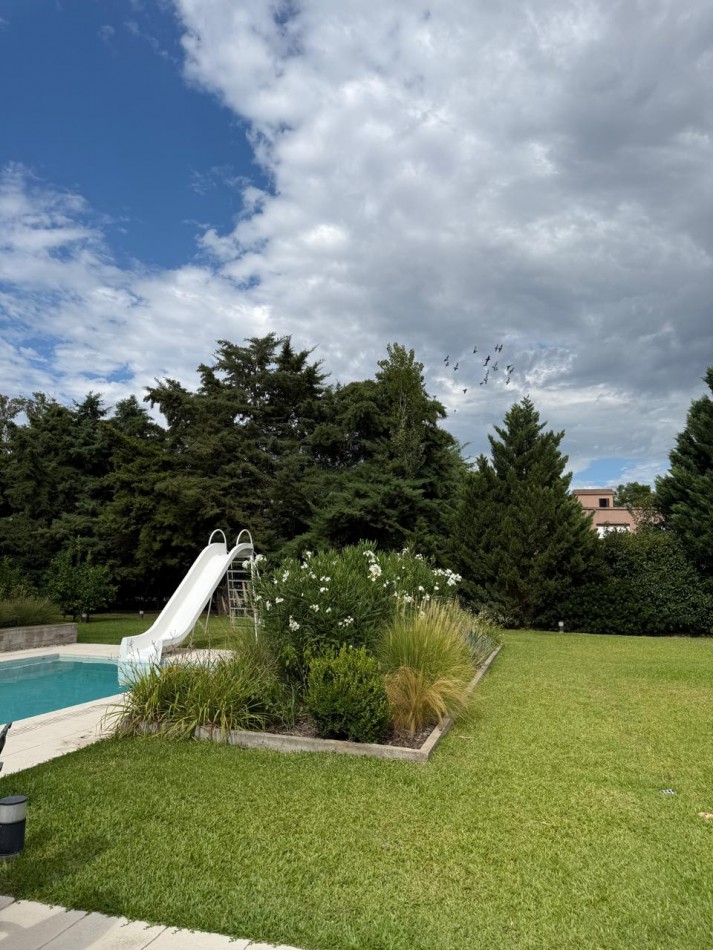 KENTUCKY CLUB DE CAMPO VENTA CASA CUATRO DORMITORIOS