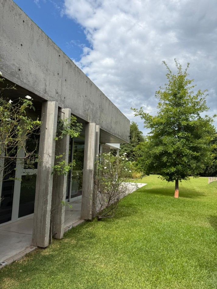 KENTUCKY CLUB DE CAMPO VENTA CASA CUATRO DORMITORIOS