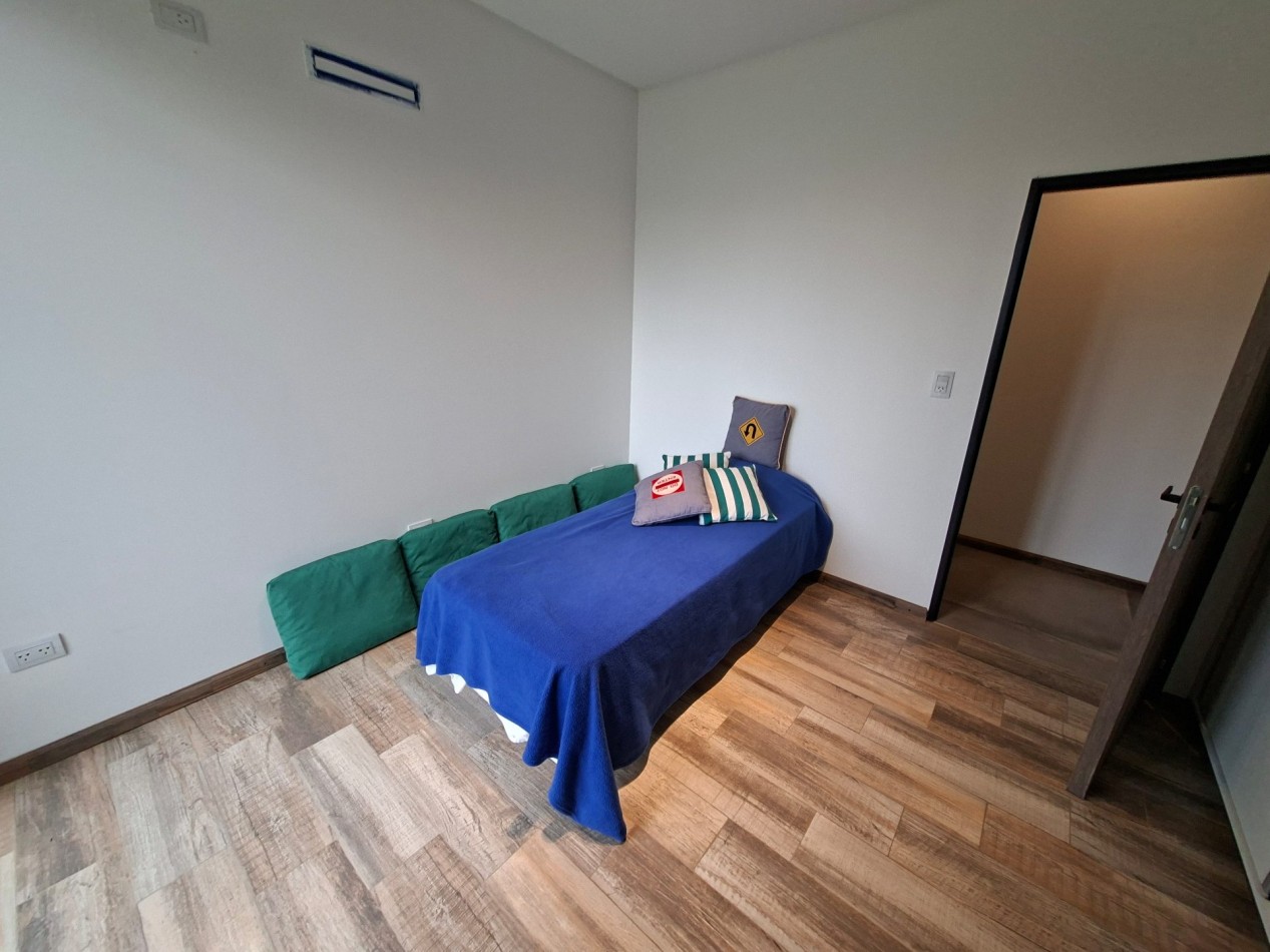 ALQUILER PERMANENTE CASA DOS DORMITORIOS Y PILETA EN BARRIO LA CARDERA FUNES