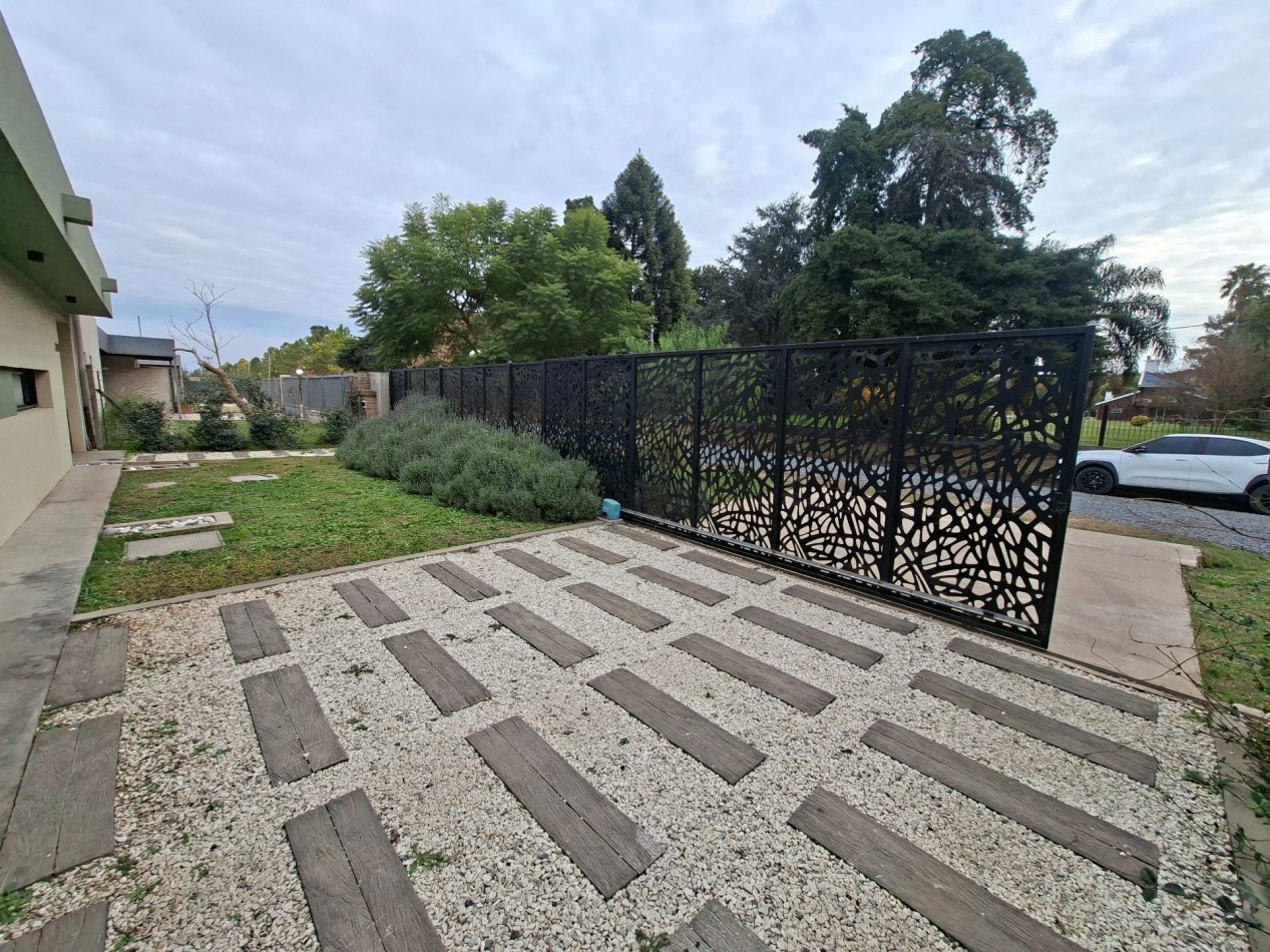 ALQUILER PERMANENTE CASA DOS DORMITORIOS Y PILETA EN BARRIO LA CARDERA FUNES