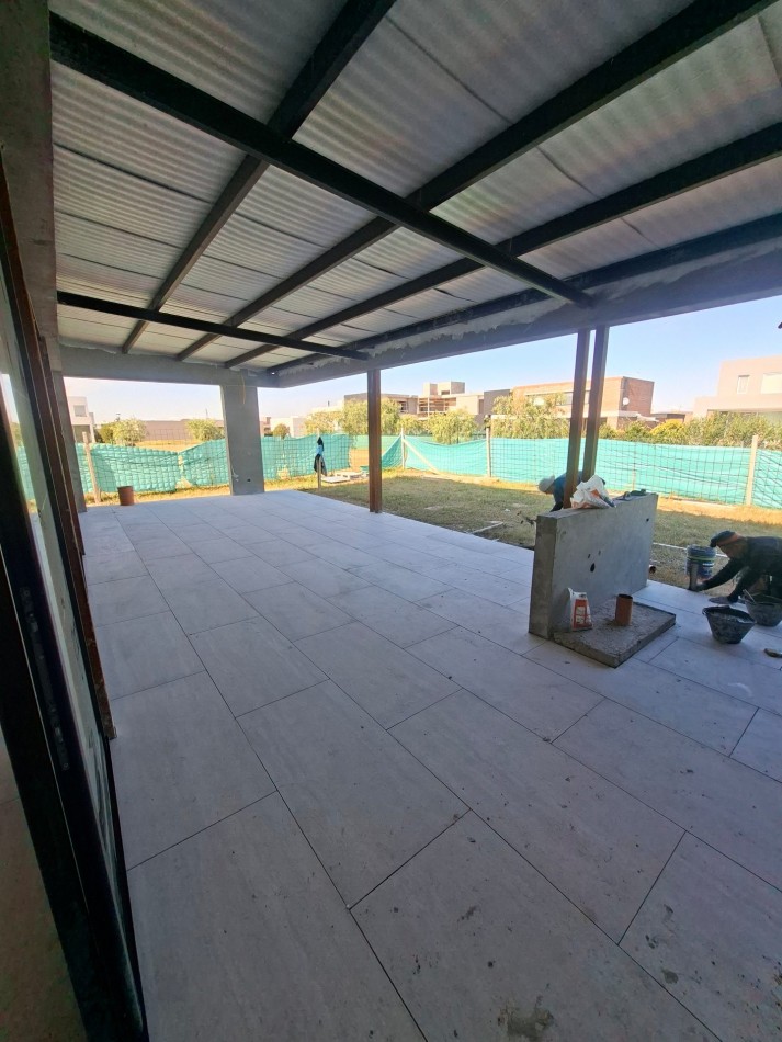 VIDA BARRIO PRIVADO VENTA CASA TRES DORMITORIOS Y ESCRITORIO A ESTRENAR ENTREGA AGOSTO 2026